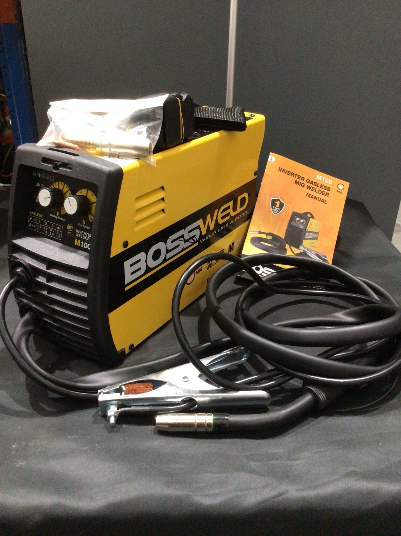 M100 Gasless MIG Inverter Welder DW Near New
