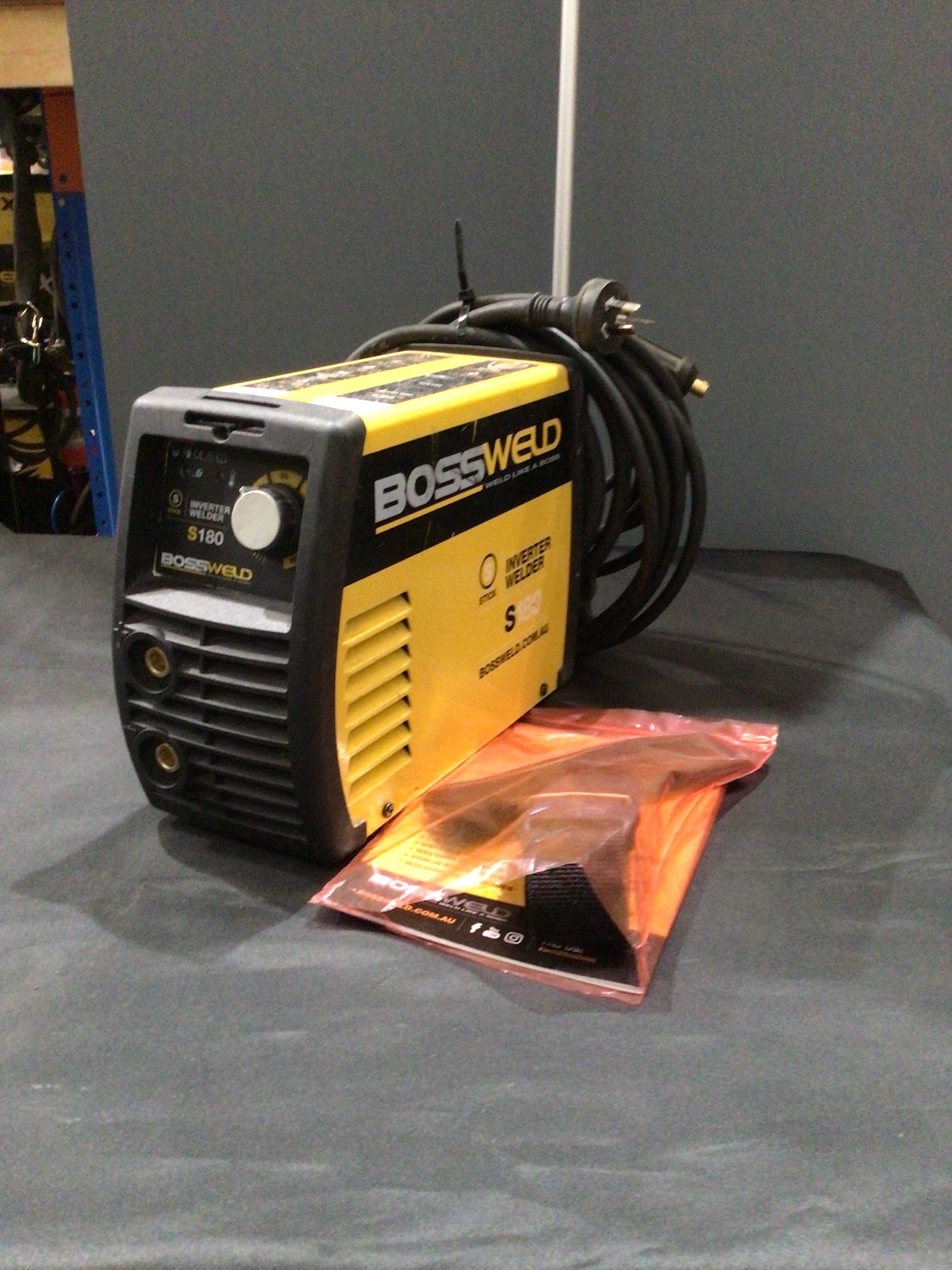 Bossweld S-180 Inverter Arc Welder 240V 15A 2 Good 2 Bin